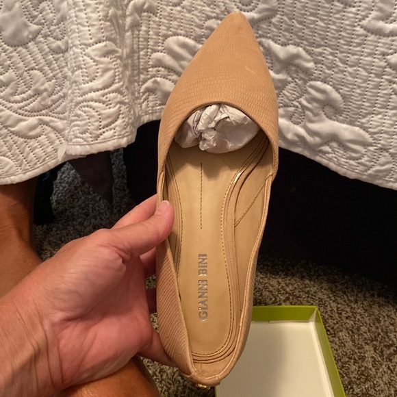 Tan flat - Picture 4 of 5